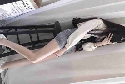 lol进入游戏聊天框没了 ，队友打字也看不到自己按回车键也不出来，这是怎么回事？