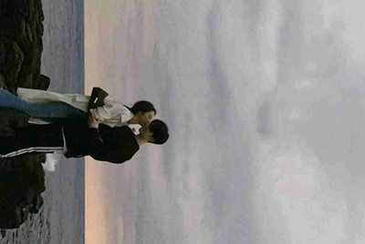 给汽车加油时，怎么知道应该加多少油？