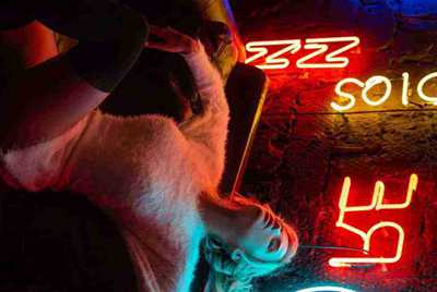 在电脑租号玩租了个steam游戏，进游戏之后还要安装游戏是怎么回事
